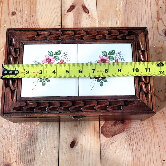 Vintage Carved Wood And Tile Trinket Box Felt Lined Hinged Lid 11 Inch Floral - Picture 9 of 11